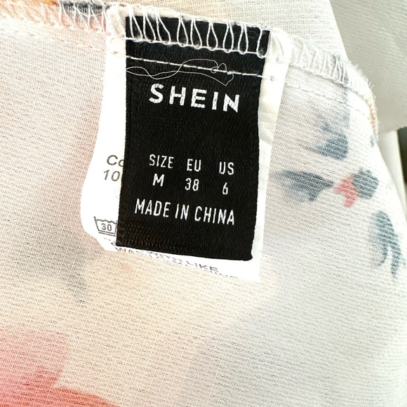 ☀️BNWOT Floral Print Cold Shoulder Ruffle Trim Blouse! - Picture 6 of 7